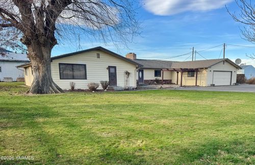 3920 S Olden Way Rd, Toppenish, WA, 98948-9407 | Card Image
