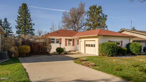 901 W Avenue B, Bismarck, ND, 58501 | Card Image