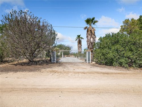 31709 213th St E, Llano, CA, 93544-1552 | Card Image