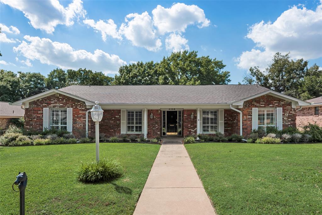 Dawn Dr, Benbrook, TX 76116