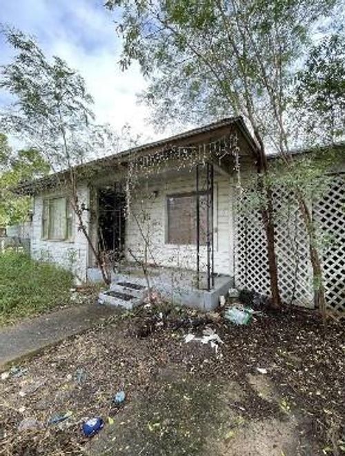 555 S Reagan St, San Benito, TX, 78586-3855 | Card Image