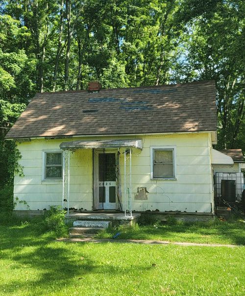 2325 E Sanilac Road, Caro, MI, 48723 | Card Image