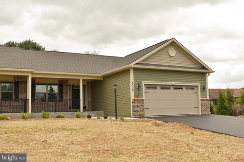 6338 Penn National Dr, FAYETTEVILLE, PA, 17222-9658 | Card Image