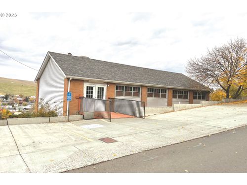335 N Gilmore St, Heppner, OR, 97836-7315 | Card Image