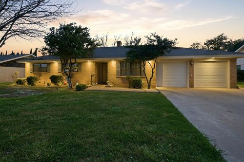 3209 N I St, Midland, TX, 79705 | Card Image