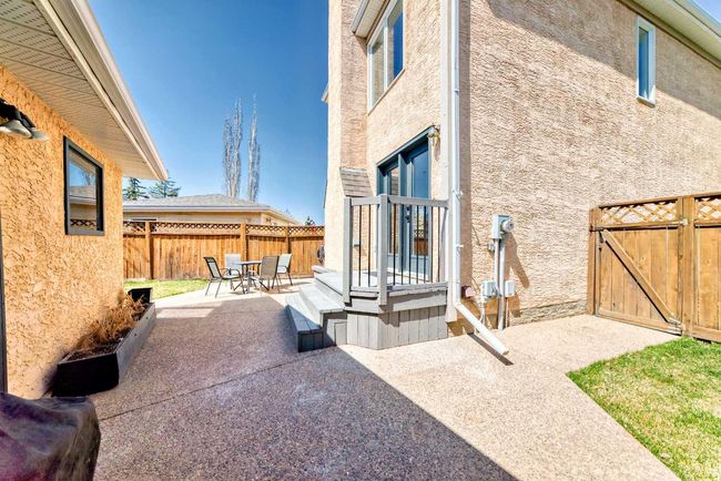 207 Coachway Rd Sw, House other with 3 bedrooms, 3 bathrooms and 2 parking in Calgary AB | Image 44