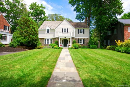 162 Manhasset Woods Rd, Manhasset, NY, 11030-2624 | Card Image