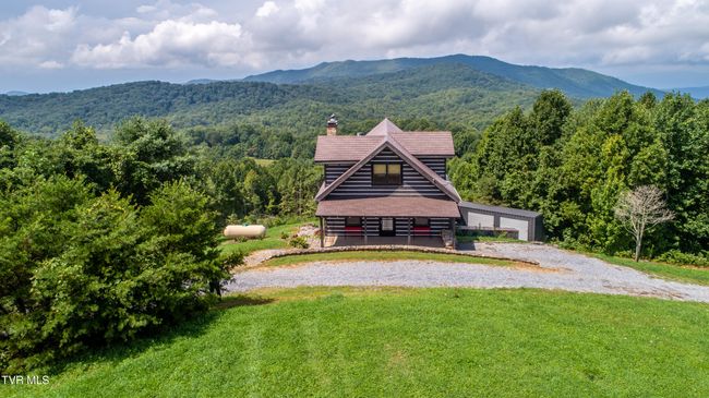 308 Walnut Mountain Farms Loop, House other with 4 bedrooms, 3 bathrooms and null parking in Roan Mountain TN | Image 32