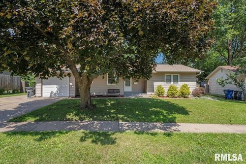 3127 Oxford Dr, Bettendorf, IA, 52722-2671 | Card Image