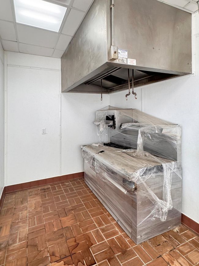 Commercial Grill with exhaust hood | Image 26