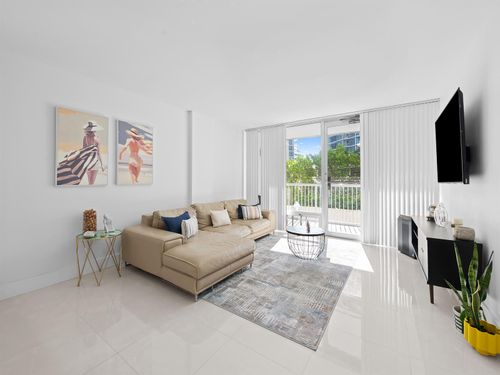 2d-2200 Ne 33rd Ave, Fort Lauderdale, FL, 33305-1867 | Card Image