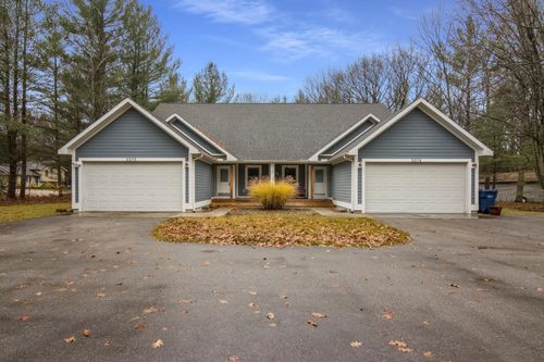 5279 Vinton Rd, Williamsburg, MI, 49690-9775 | Card Image