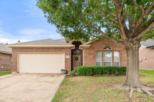 10625 Ashmore Dr, Fort Worth, TX, 76131-3928 | Card Image