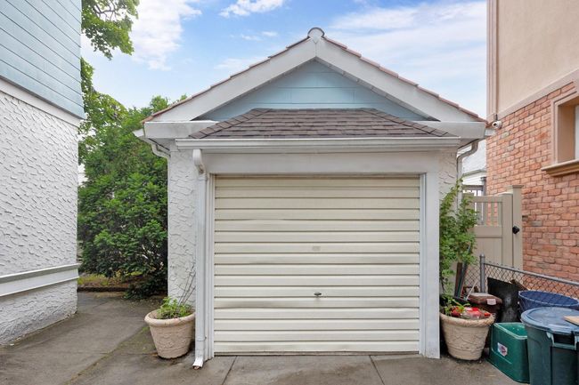 88 79 Th Ave, House other with 3 bedrooms, 2 bathrooms and 1 parking in Glendale NY | Image 20