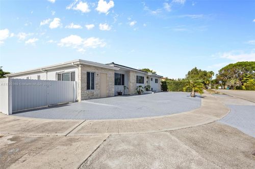 9365 Sw 44th St, Miami, FL, 33165-5825 | Card Image