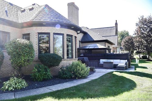 19915 Emerald Ln N, Clinton Twp, MI, 48038-4748 | Card Image