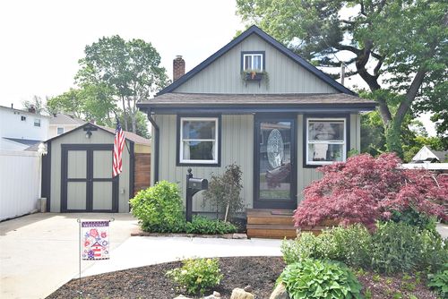 22 Salem Pl, Copiague, NY, 11726-3500 | Card Image