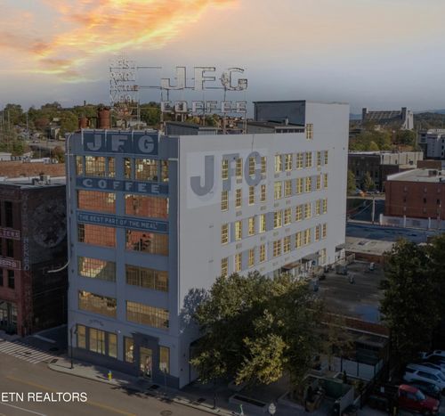 607-200 W Jackson Ave, Knoxville, TN, 37902-1046 | Card Image