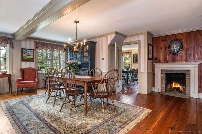 expansive area to gather friends and family | Image 12