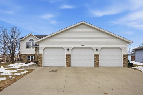 311 13th Ave N, Casselton, ND, 58012-3437 | Card Image