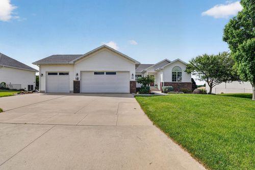 108 Eagle Ridge Dr, Waverly, IA, 50677-4374 | Card Image
