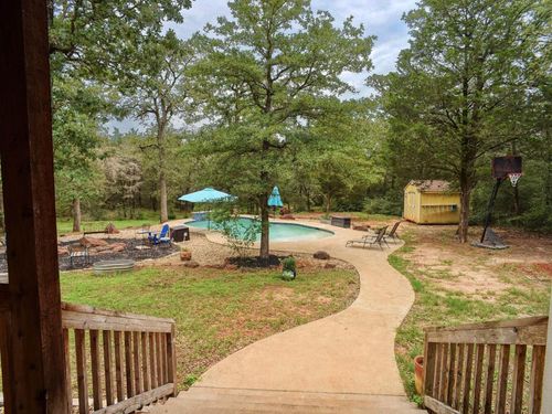 247 Campfire Way, Smithville, TX, 78957-5404 | Card Image