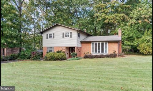 6810 Fern Ln, ANNANDALE, VA, 22003-1905 | Card Image