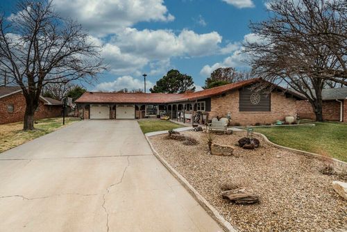 210 Comanche Trl, Tulia, TX, 79088-3108 | Card Image