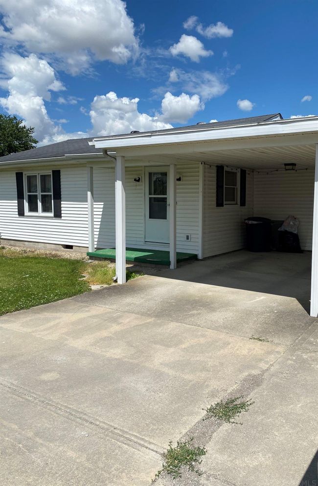 909 Se A. Street, House other with 2 bedrooms, 2 bathrooms and null parking in Linton IN | Image 3