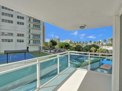 311 - 3430 Galt Ocean Dr, Condo with 2 bedrooms, 2 bathrooms and null parking in Fort Lauderdale FL | Image 3