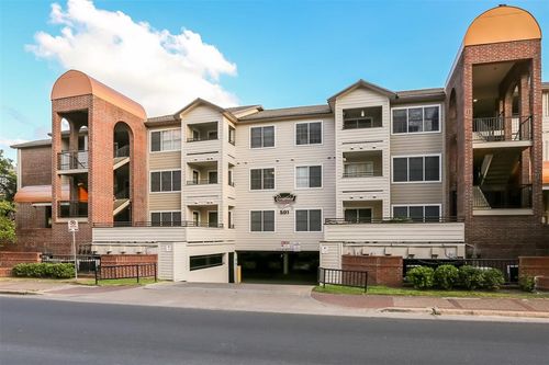 apt-304-501 W 26th St, Austin, TX, 78705-4581 | Card Image