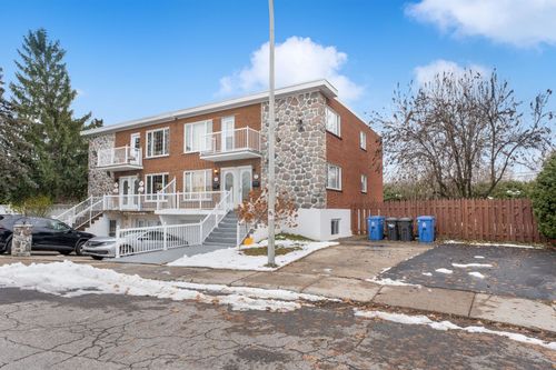 1083 Tsse Douville, Longueuil, QC, J4L2Y3 | Card Image