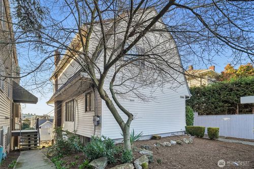 2349 Boylston Ave E, Seattle, WA, 98102-3311 | Card Image