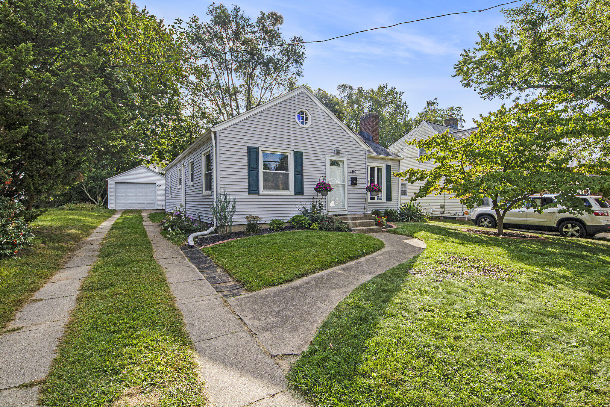 Almont Ave, Grand Rapids, MI 49507