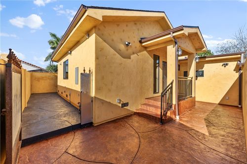 13249 Kagel Canyon St, Pacoima, CA, 91331-3928 | Card Image