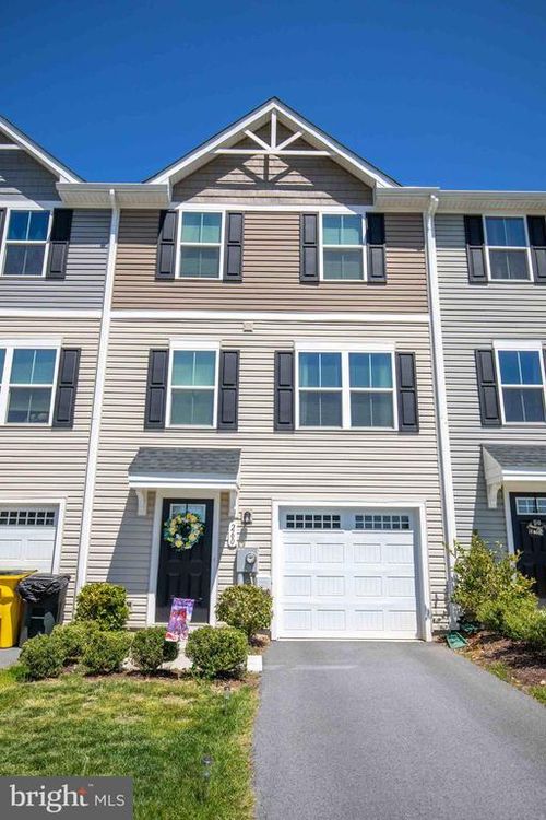 260 Rhea Dr, MARTINSBURG, WV, 25403-1747 | Card Image