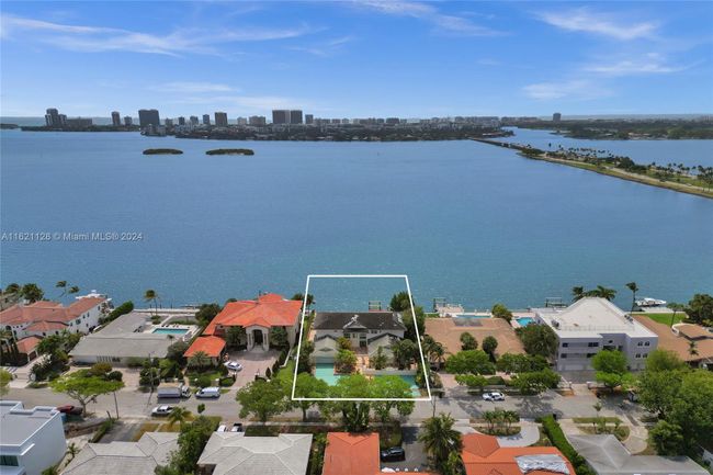 12455 Keystone Island Dr, House other with 7 bedrooms, 7 bathrooms and null parking in North Miami FL | Image 3