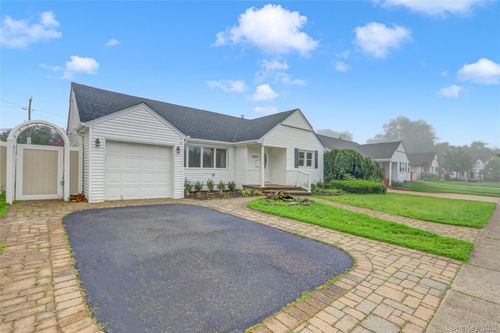 3694 Maxwell Dr, Wantagh, NY, 11793-2638 | Card Image