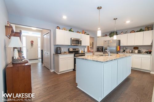 52681 Wellington Valley Dr, Macomb, MI, 48042-1320 | Card Image