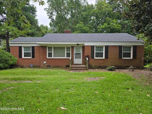 105 S Vance St, Whitakers, NC, 27891-8710 | Card Image