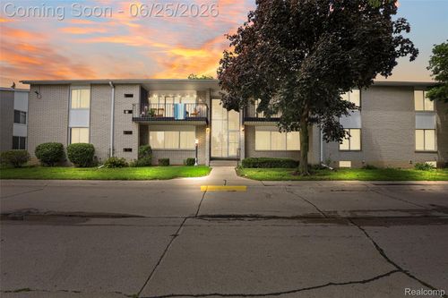 m7-8577 Kennedy Cir, Warren, MI, 48093-2234 | Card Image