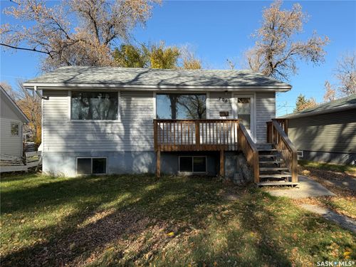 708 Grandview Street W, Moose Jaw, SK, S6H5L6 | Card Image