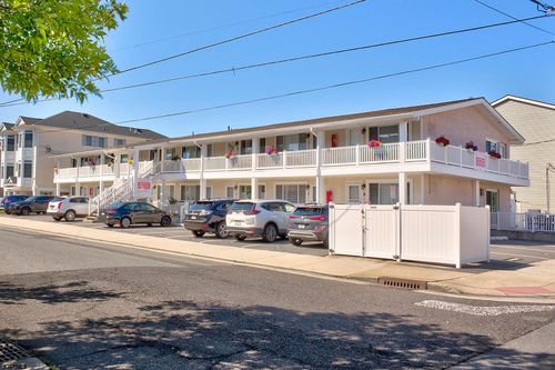 130 N Adams Ave, MARGATE CITY, NJ, 08402-1099 | Card Image