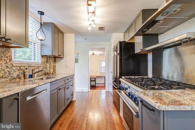 8114 Old Georgetown Rd, House other with 5 bedrooms, 3 bathrooms and null parking in BETHESDA MD | Image 13