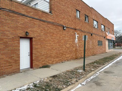 4-23001 Gratiot Ave, Eastpointe, MI, 48021-1627 | Card Image