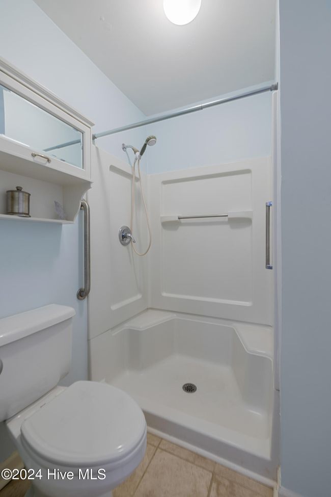 Downstairs Primary Bath | Image 14