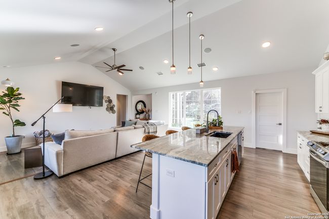 9050 Rebecca Creek Rd, House other with 3 bedrooms, 2 bathrooms and null parking in Spring Branch TX | Image 9