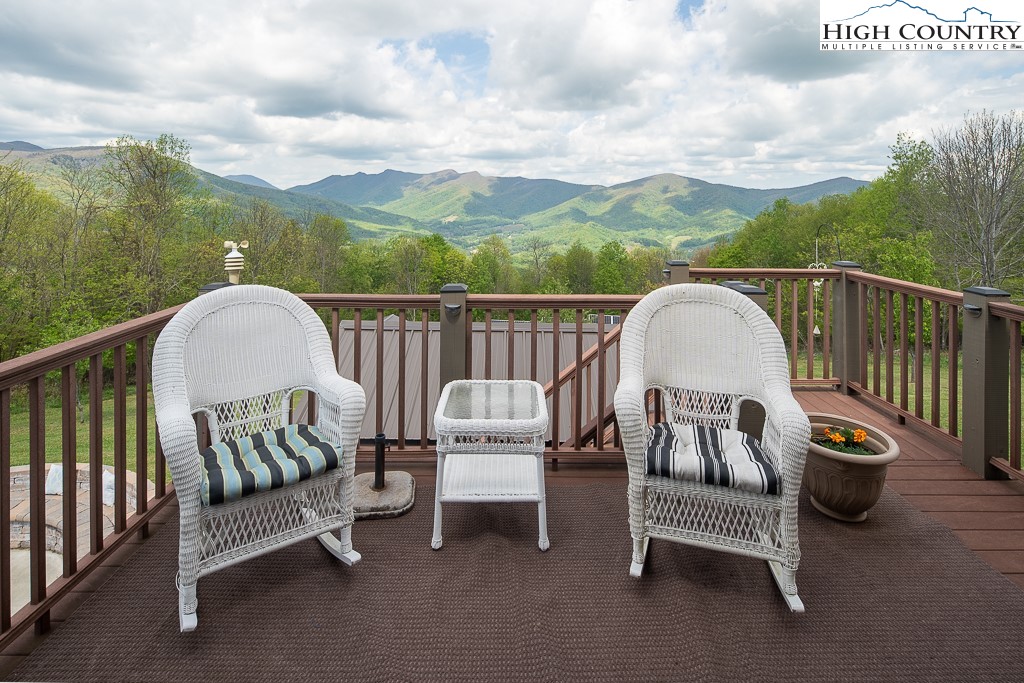 Lauren Ln, West Jefferson, NC 28694