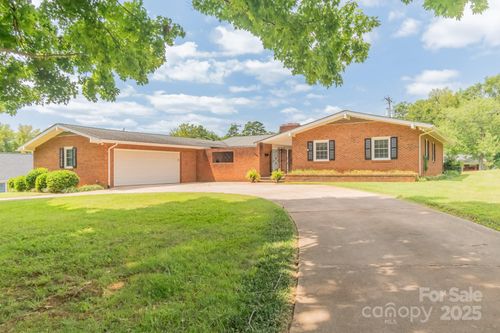 1405 Northcrest Dr, Albemarle, NC, 28001-2928 | Card Image