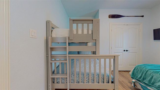 Alternative view of the guest bedroom. | Image 29